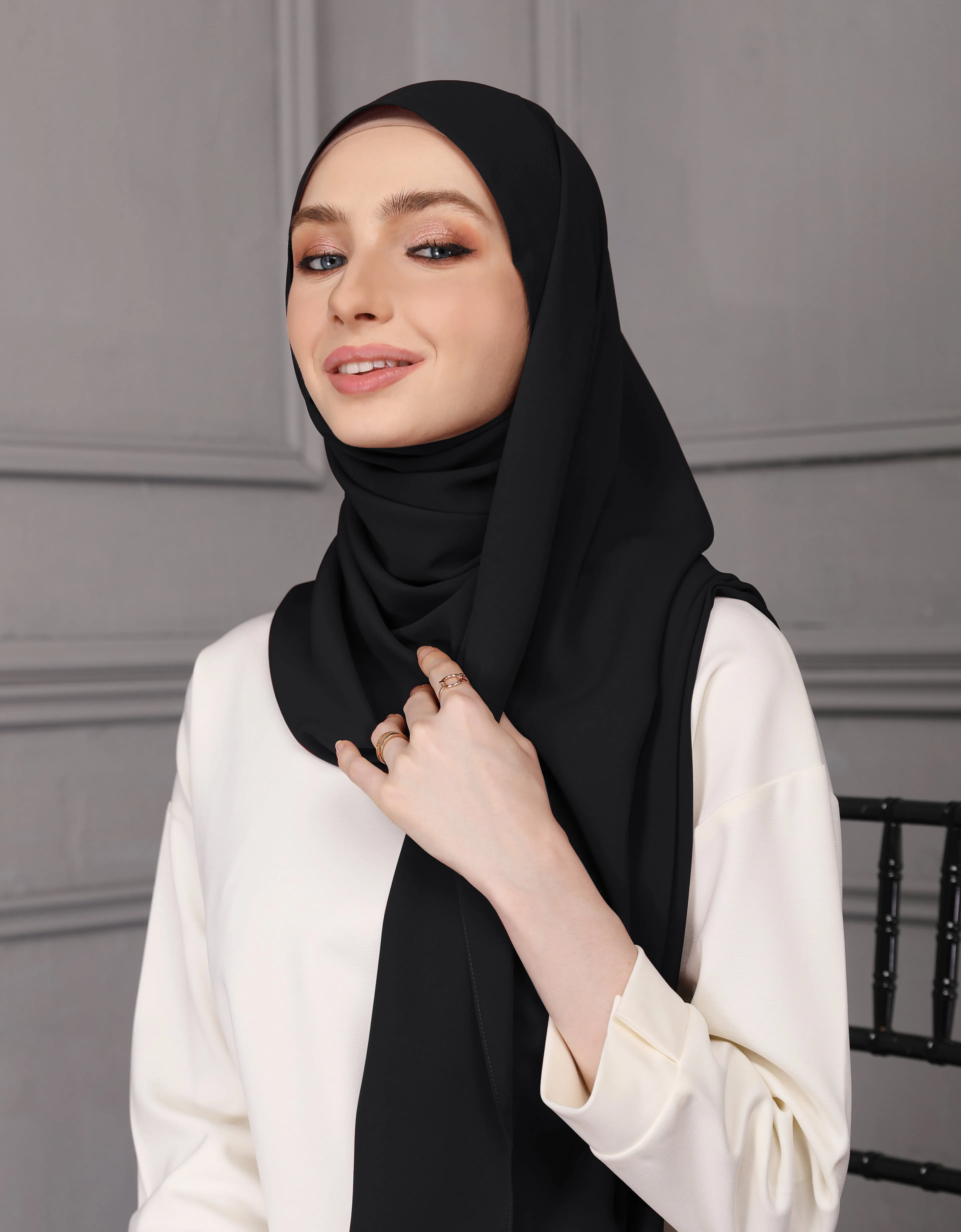 ASTEN SHAWL (BLACK)